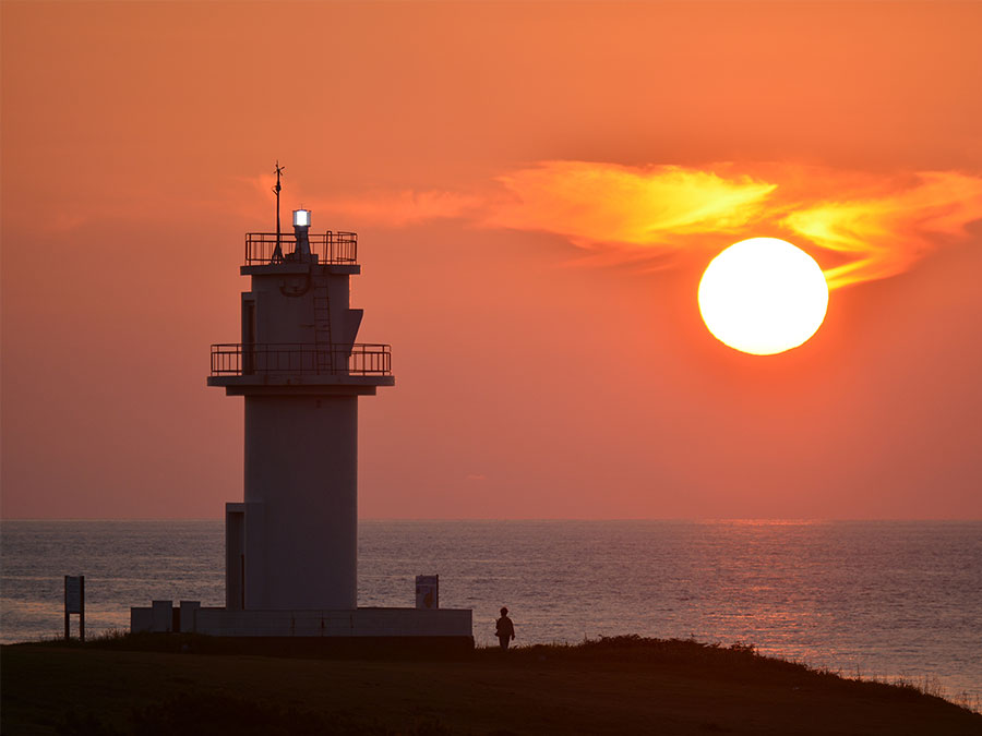 対馬瀬灯台の夕日