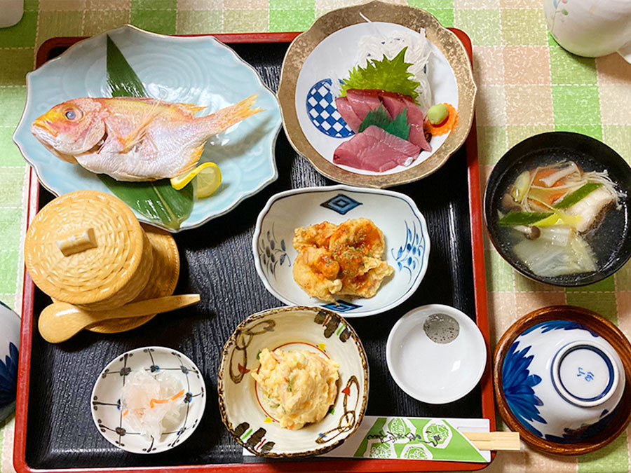 井原旅館の夕食一例