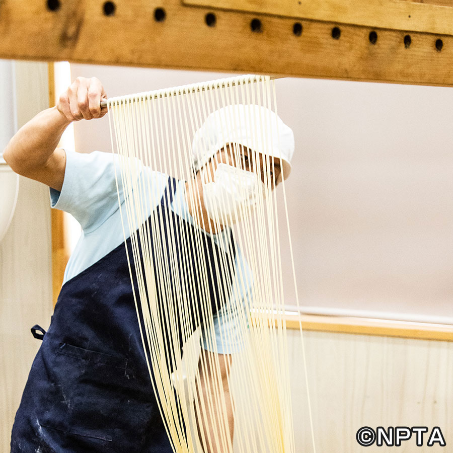 「五島うどん」の手延べ体験