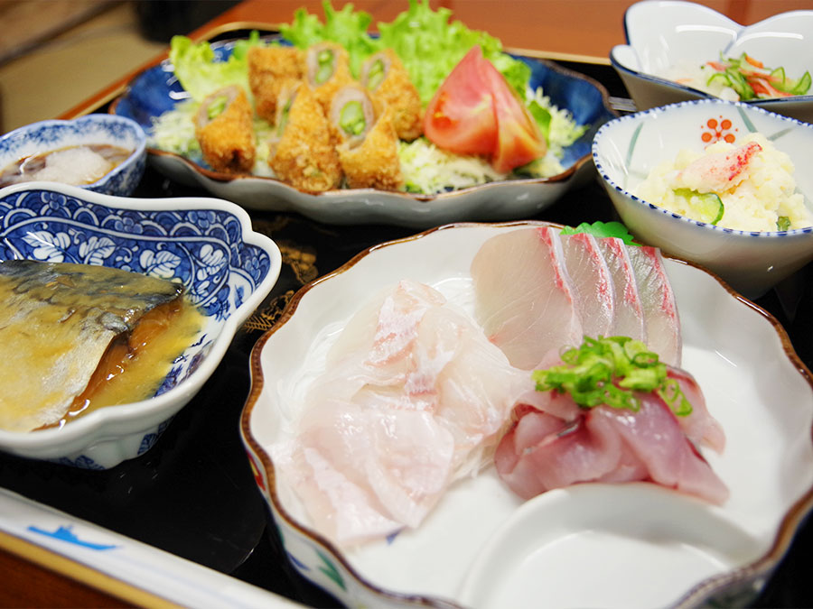 漁師旅館中村家の夕食一例