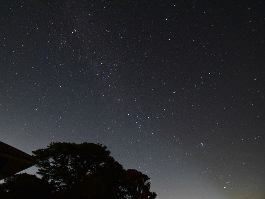 望遠鏡で見る星空