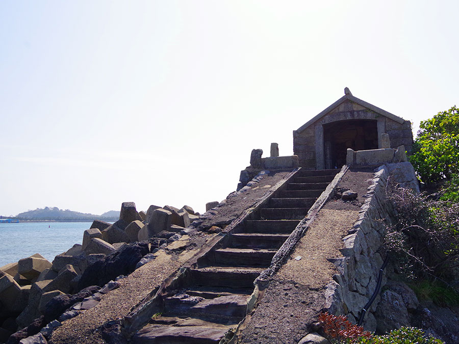 牛の塔全景