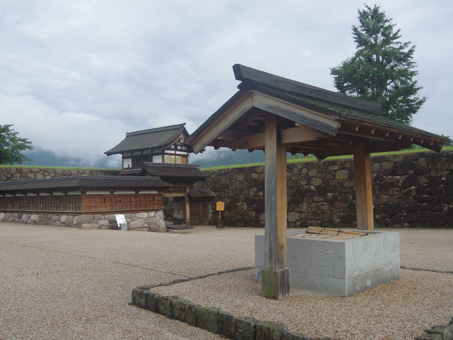 松代城跡・絵図を元に再現された井戸