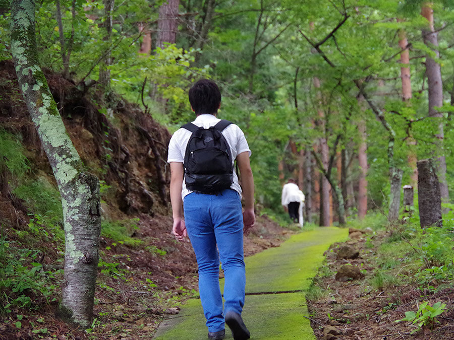 信網寺・山道