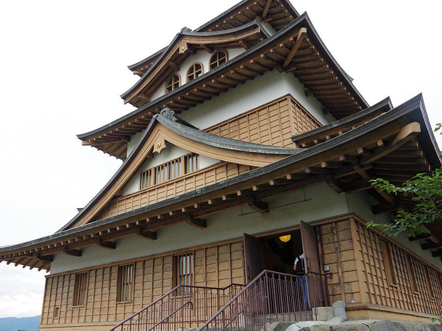 高島城・三重の天守閣