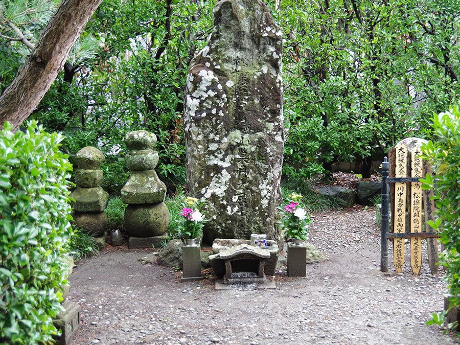 典厩寺・信繁の墓