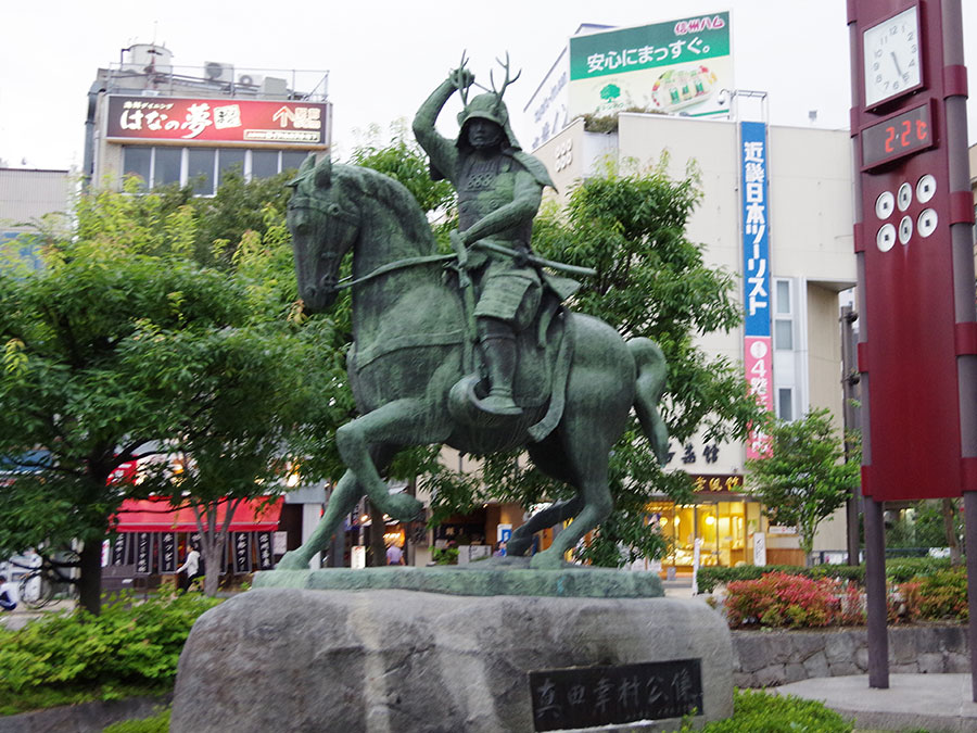 JR上田駅・真田幸村像