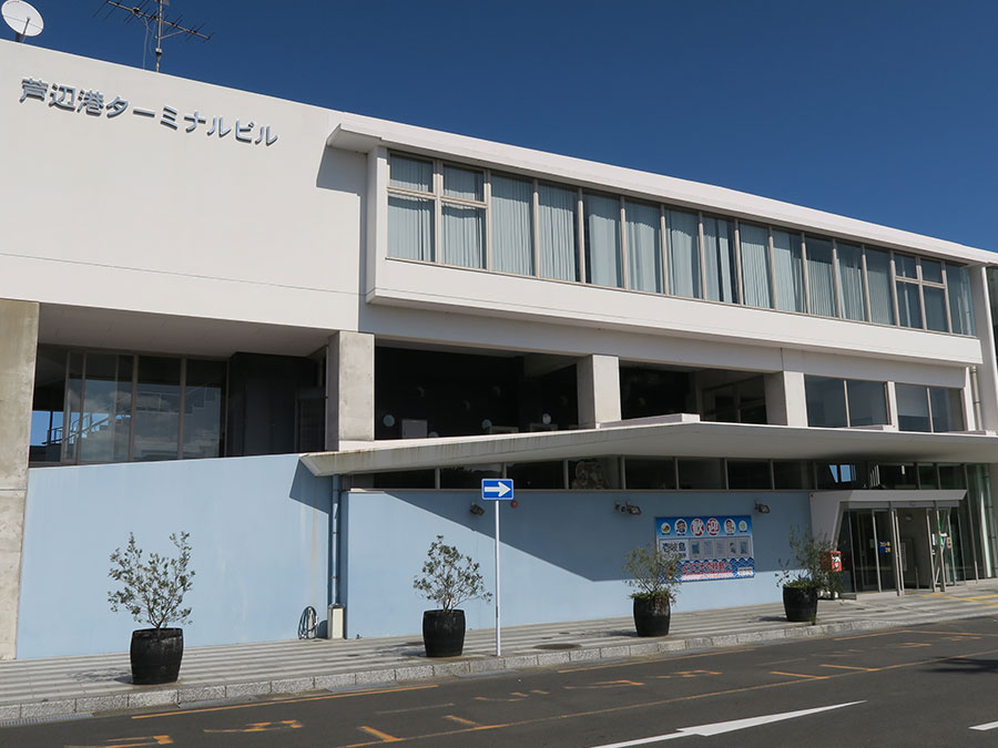 フェリー乗り場の旅客受付