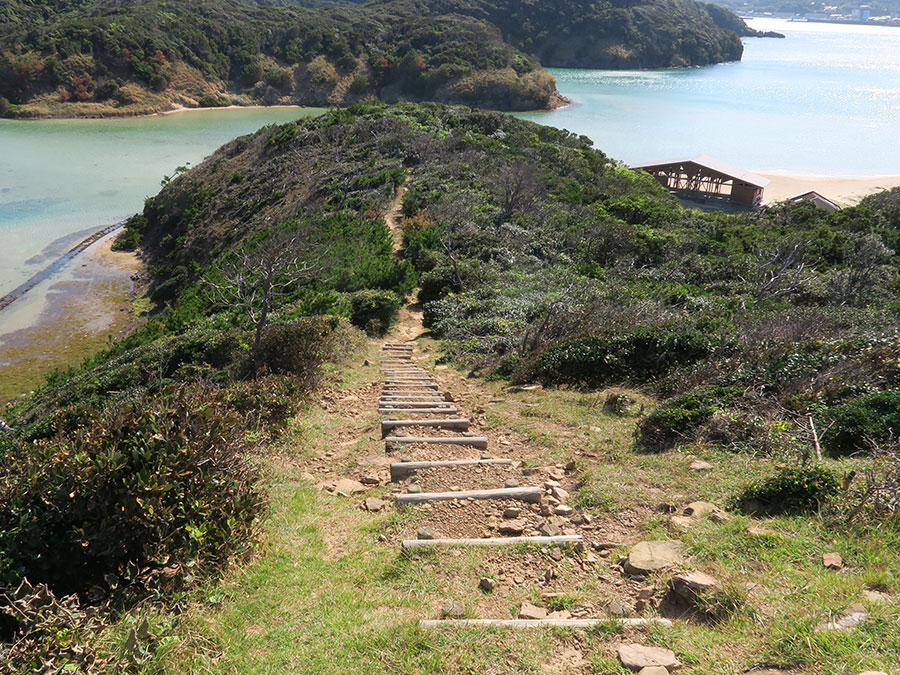 辰ノ島遊歩道の階段上