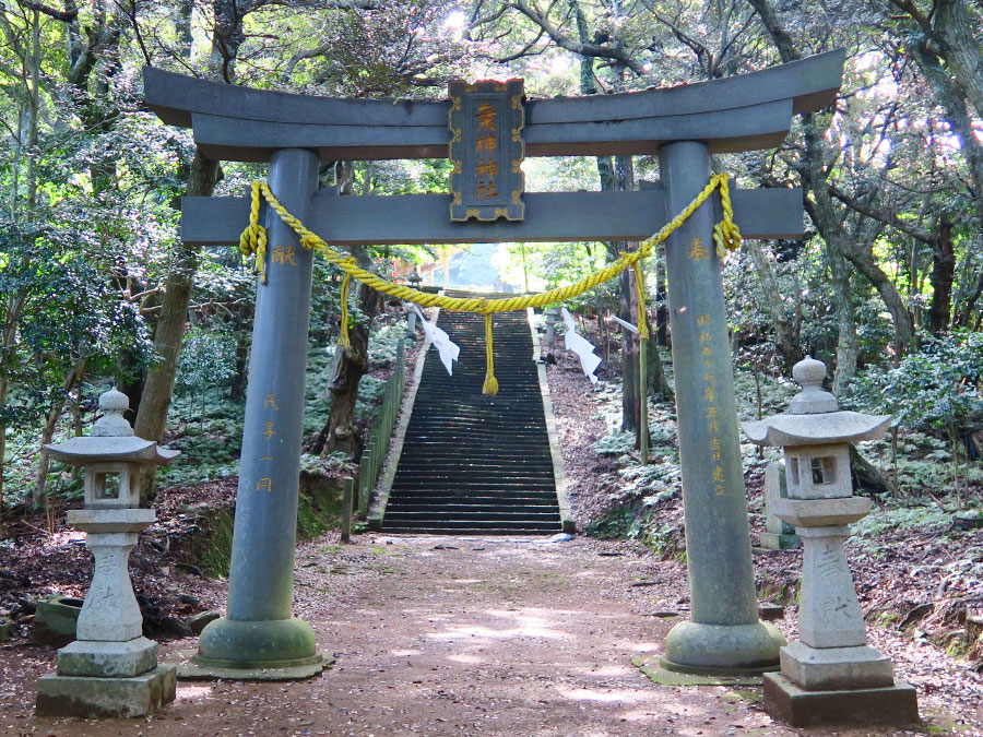 参道最後の三ノ鳥居