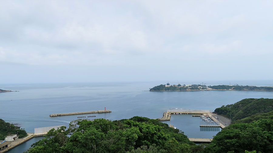 対馬の海岸線と海栗島
