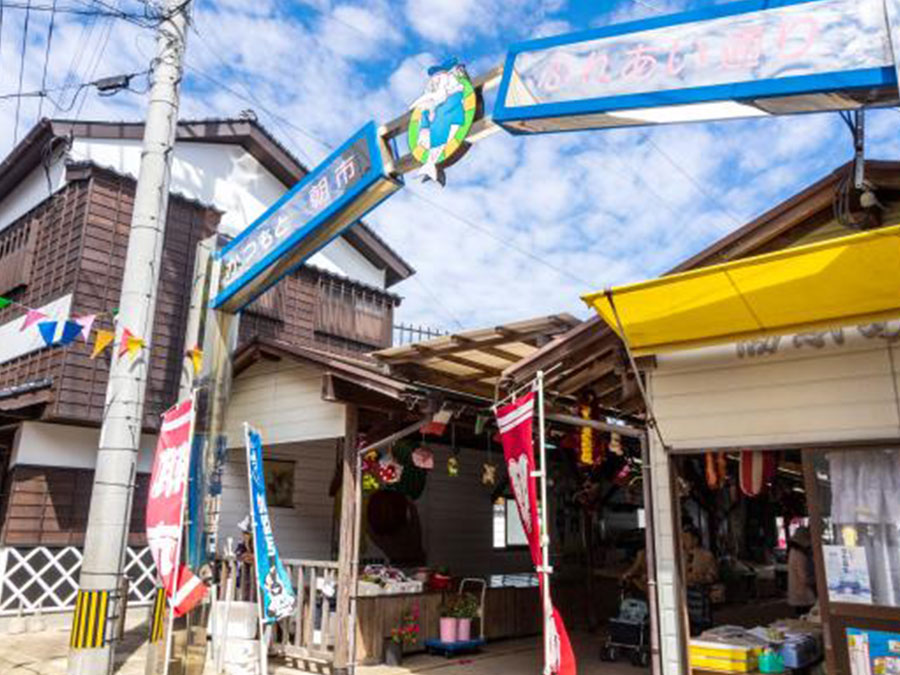 勝本朝市
