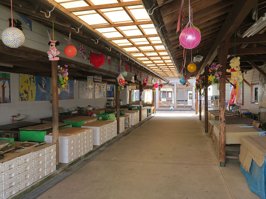 勝本朝市のアーケード内