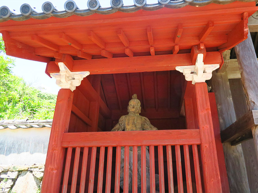 万松院の門