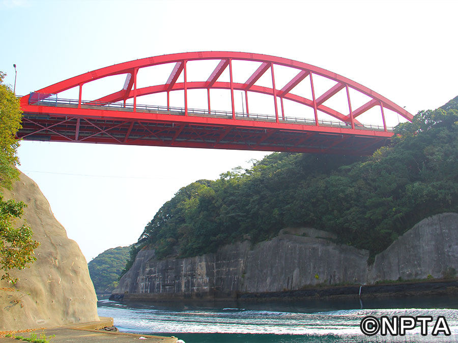 万関橋と万関瀬戸