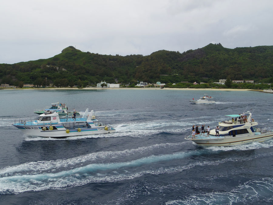 二見港での見送り