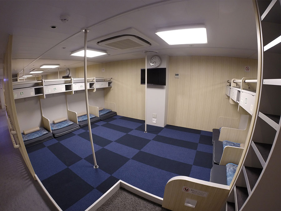 新おがさわら丸の2等和室