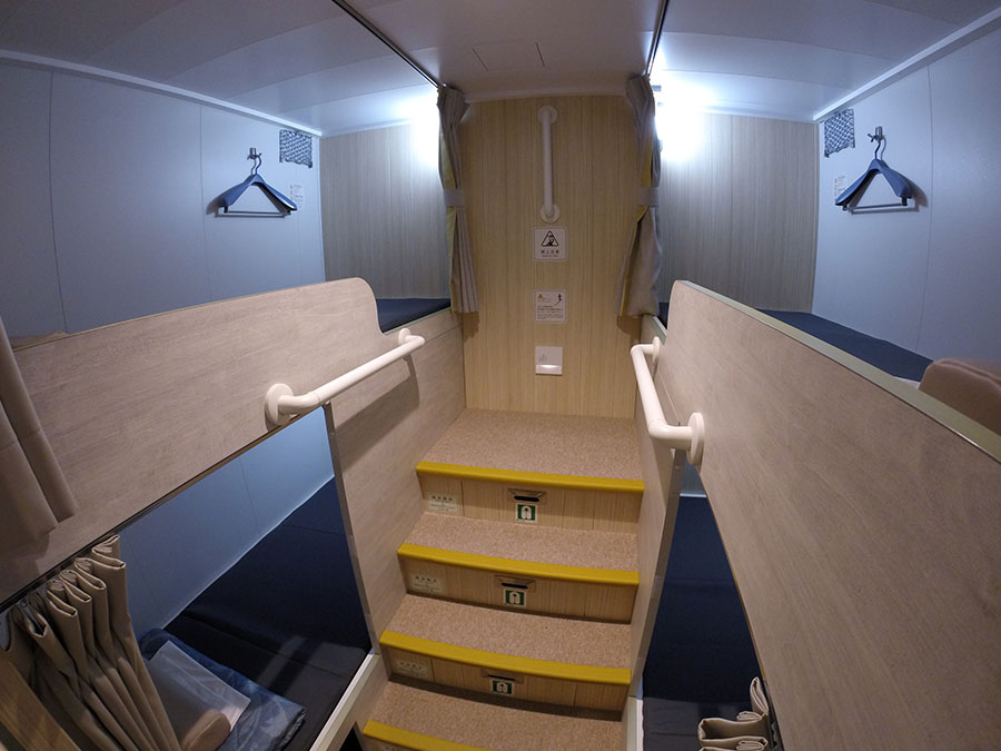 新おがさわら丸の2等寝台