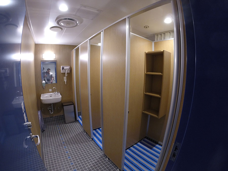 新おがさわら丸のシャワールーム