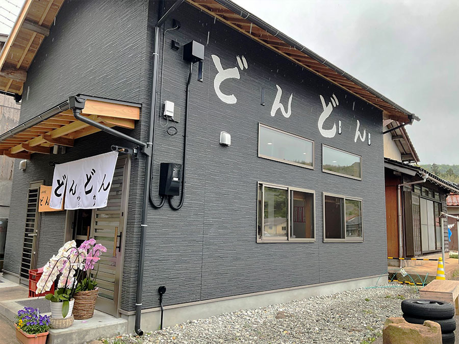 小料理屋どんどんの外観