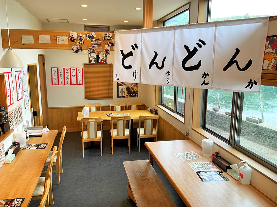 小料理屋どんどんの内観