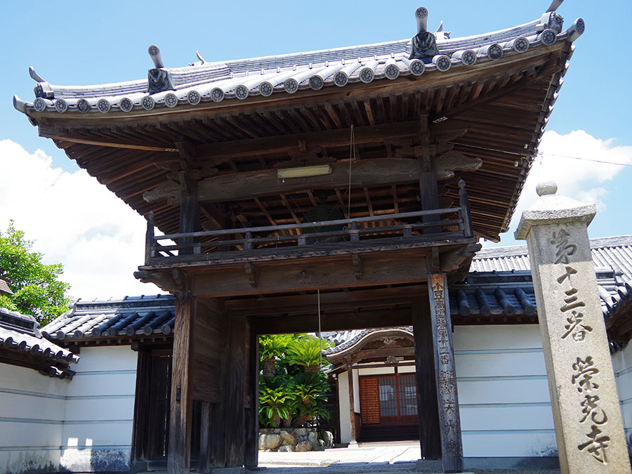 栄光寺の山門