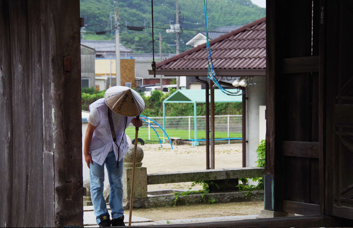 山門で一礼