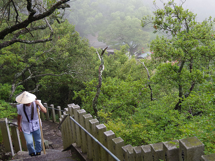 碁石山の石段