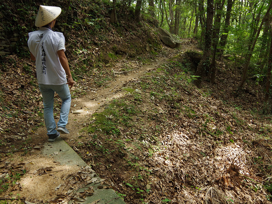 行者堂への山道