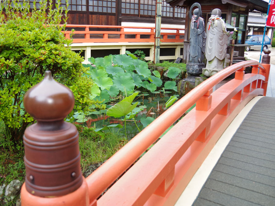 朱塗りの延命橋