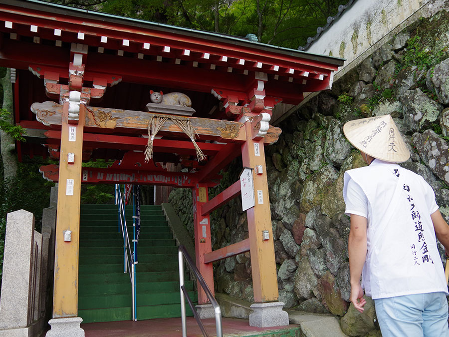 清滝山の山門