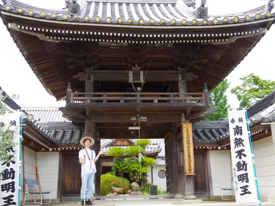 清見寺の山門