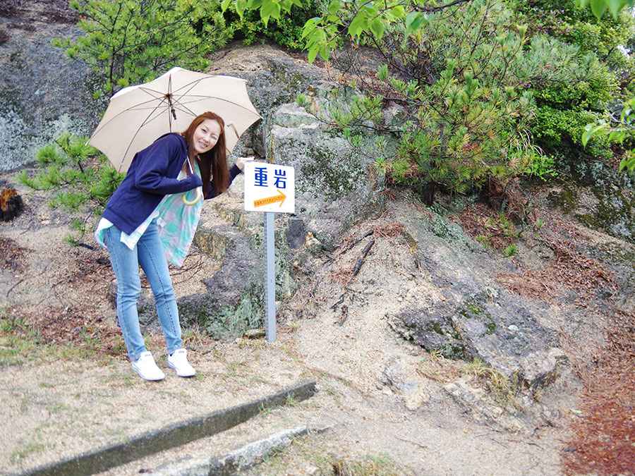 小瀬の重ね岩へ続く道