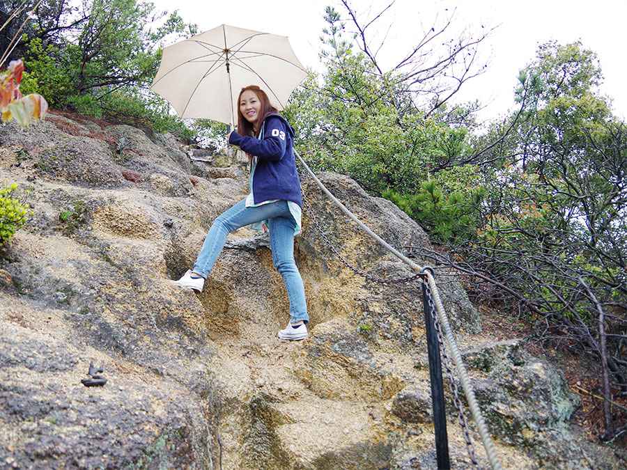 小瀬の重ね岩へ続く道