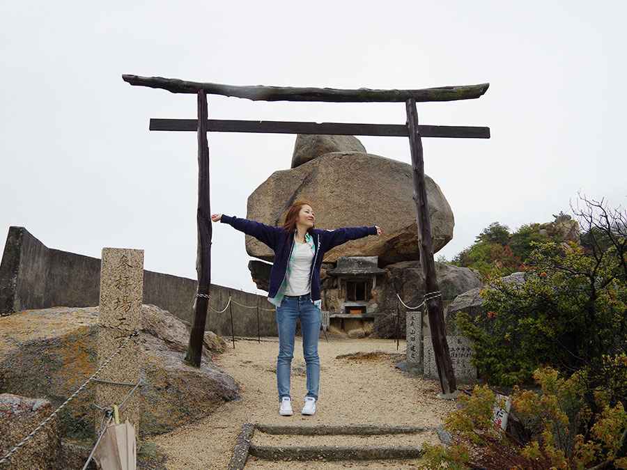 小瀬の重ね岩