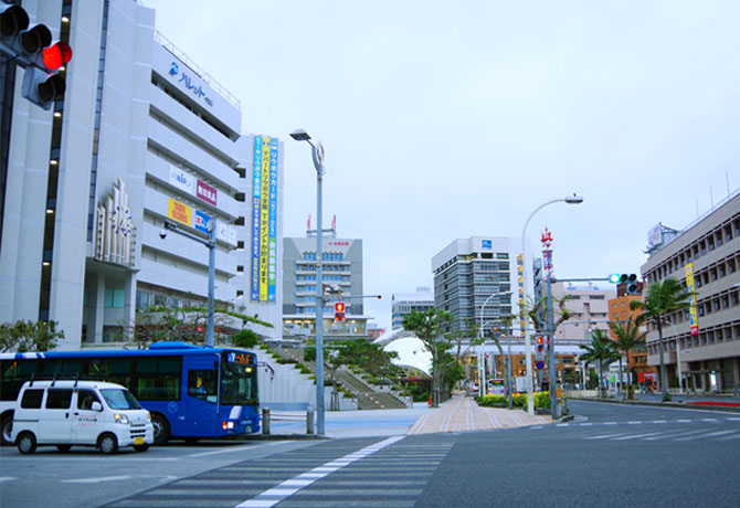 県庁前駅の駅前