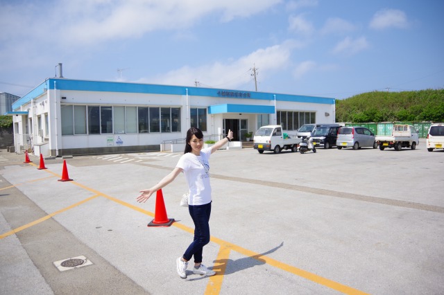 与論港の待合所