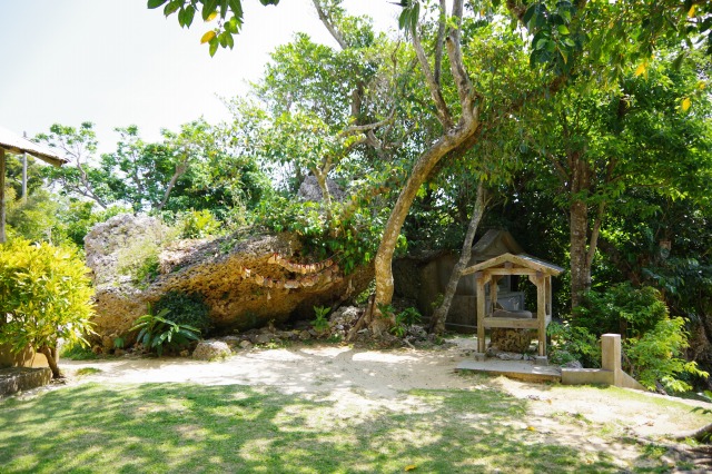 按司根津栄神社（アジニッチェー）