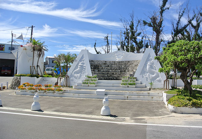 ミコノス通りにある「王者の椅子」