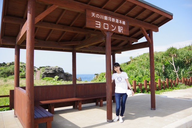 ヨロン駅のベンチ