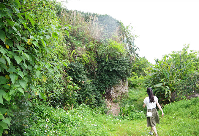 与論城跡を散策