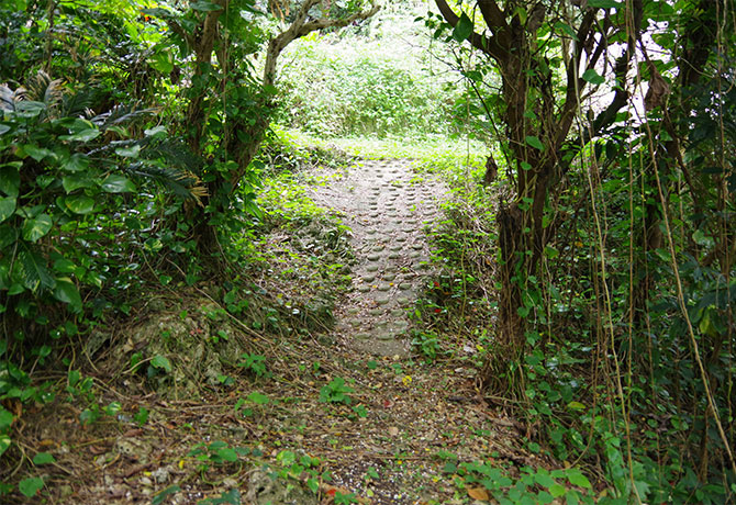 与論城跡を散策