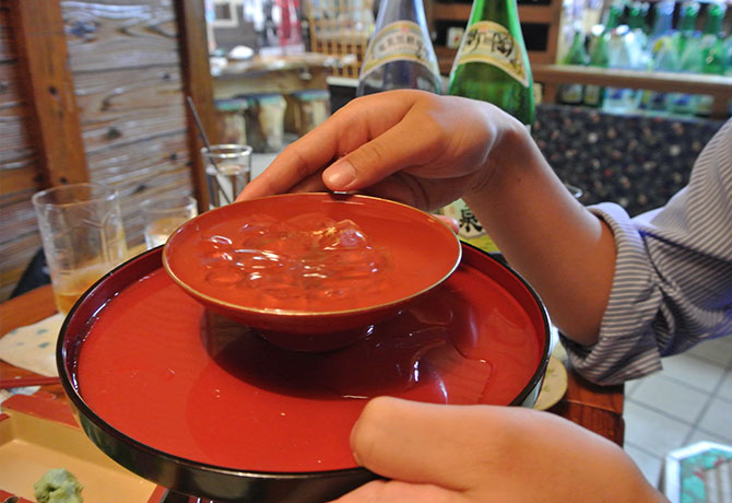 杯になみなみと注がれた焼酎