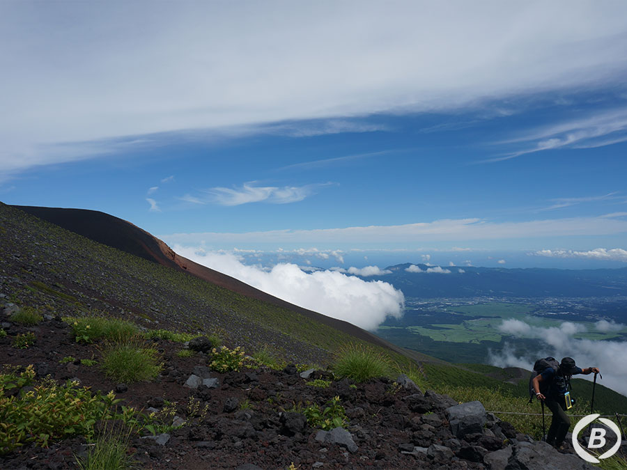 富士宮ルートから見える宝永火口
