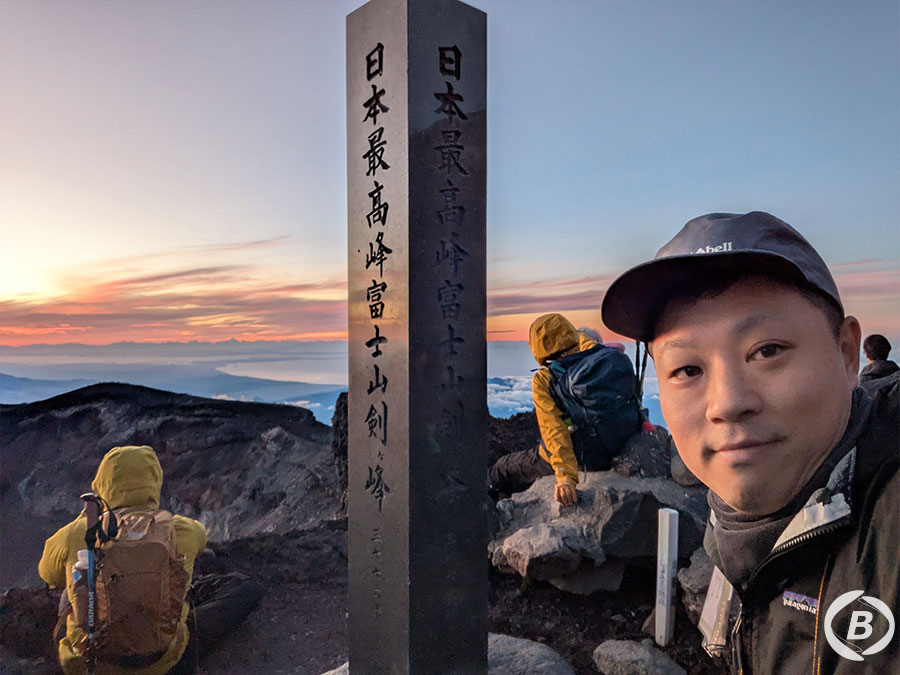 日本最高峰富士山剣ヶ峰の石碑