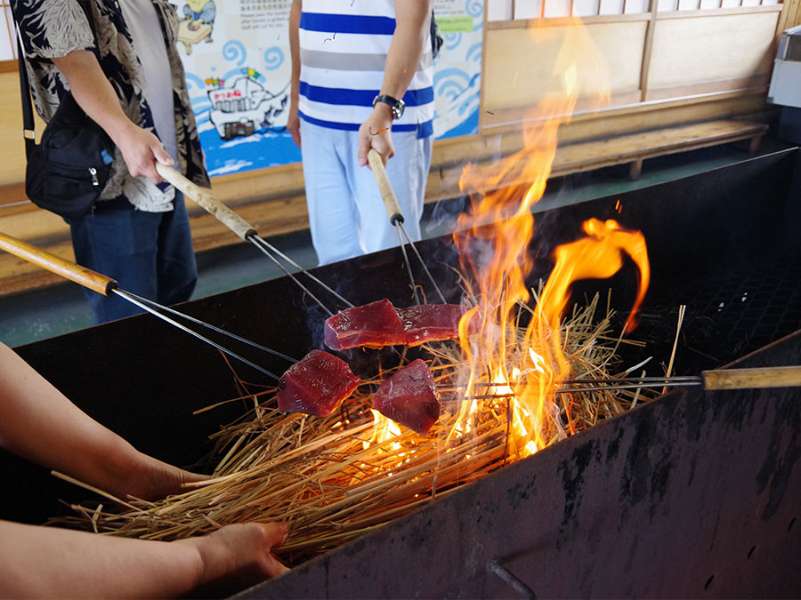 土佐タタキ道場の鰹のタタキ