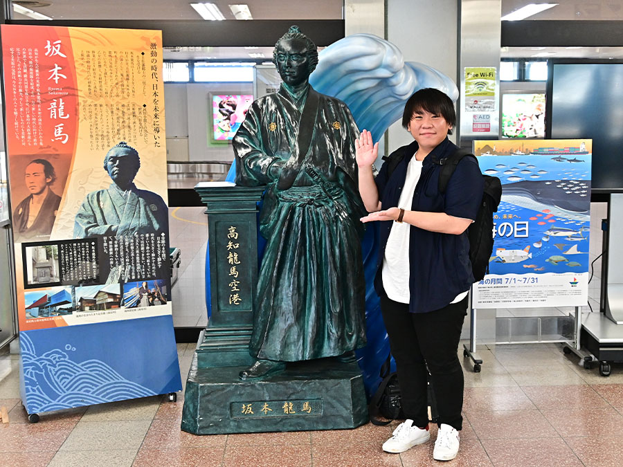 高知空港龍馬像