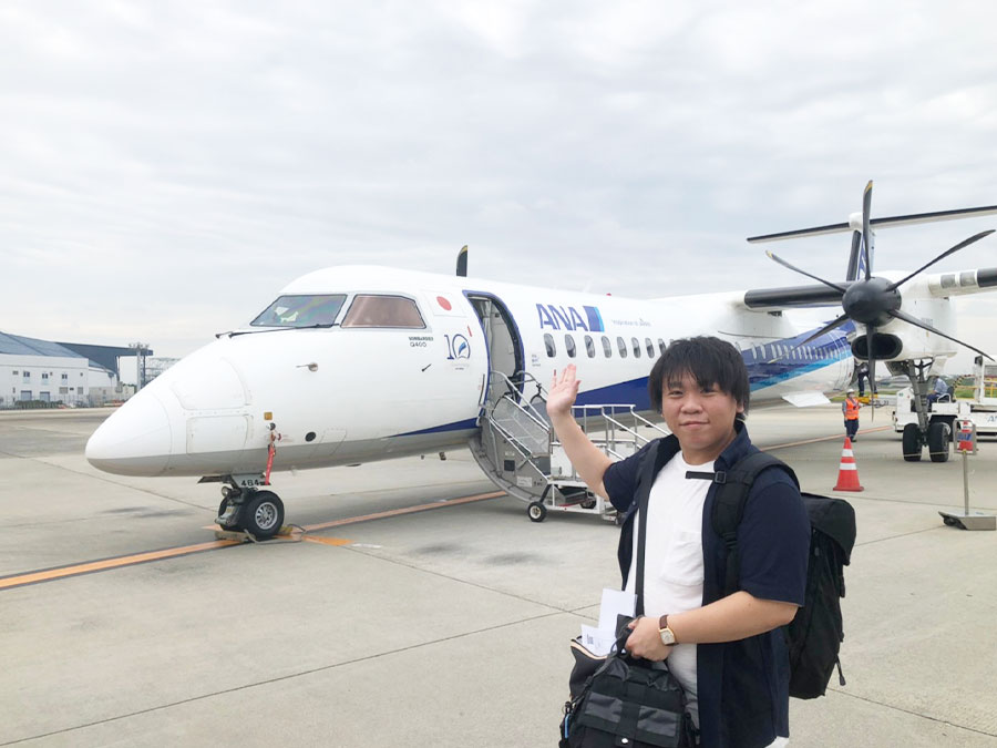 高知龍馬空港行のANA旅客機