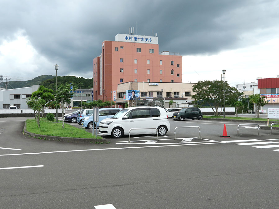 中村駅の前