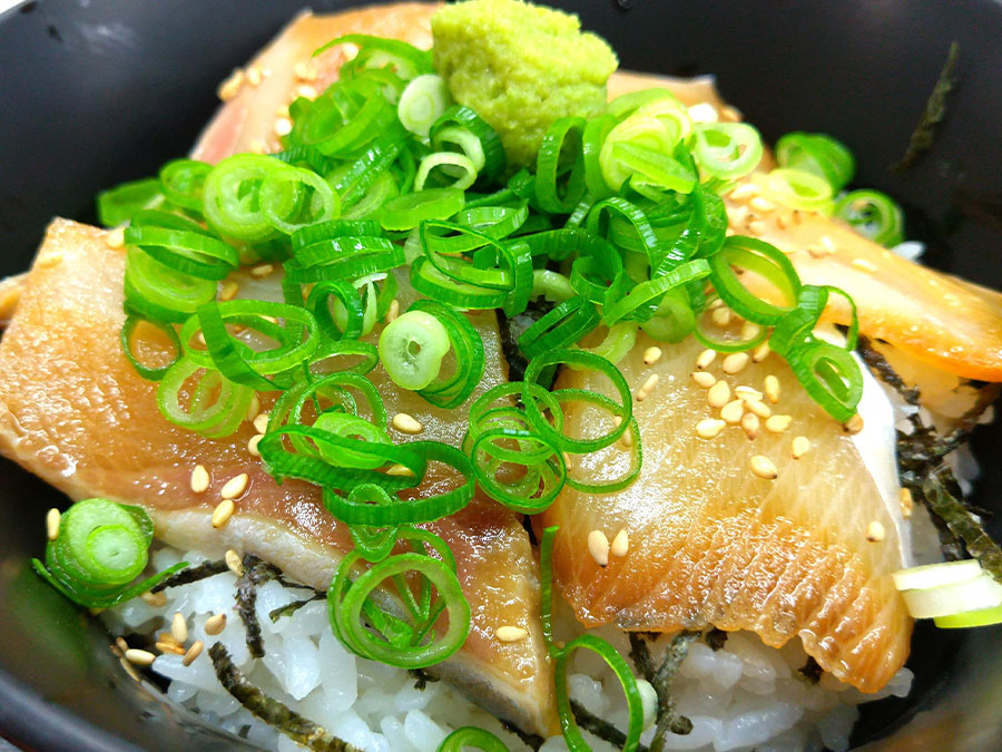 津田の松原SA下りの鰤漬け丼